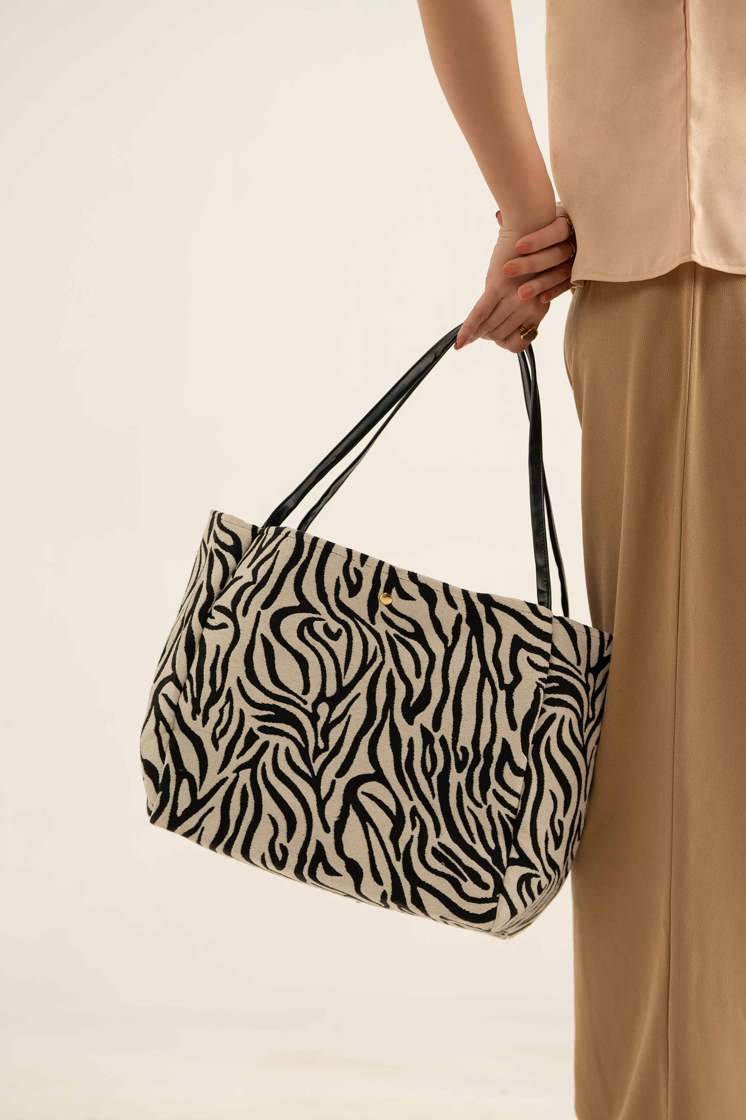 Zebra Hand Bag-441222112 for Women - Fashion Collection | Nishat | Shop Online