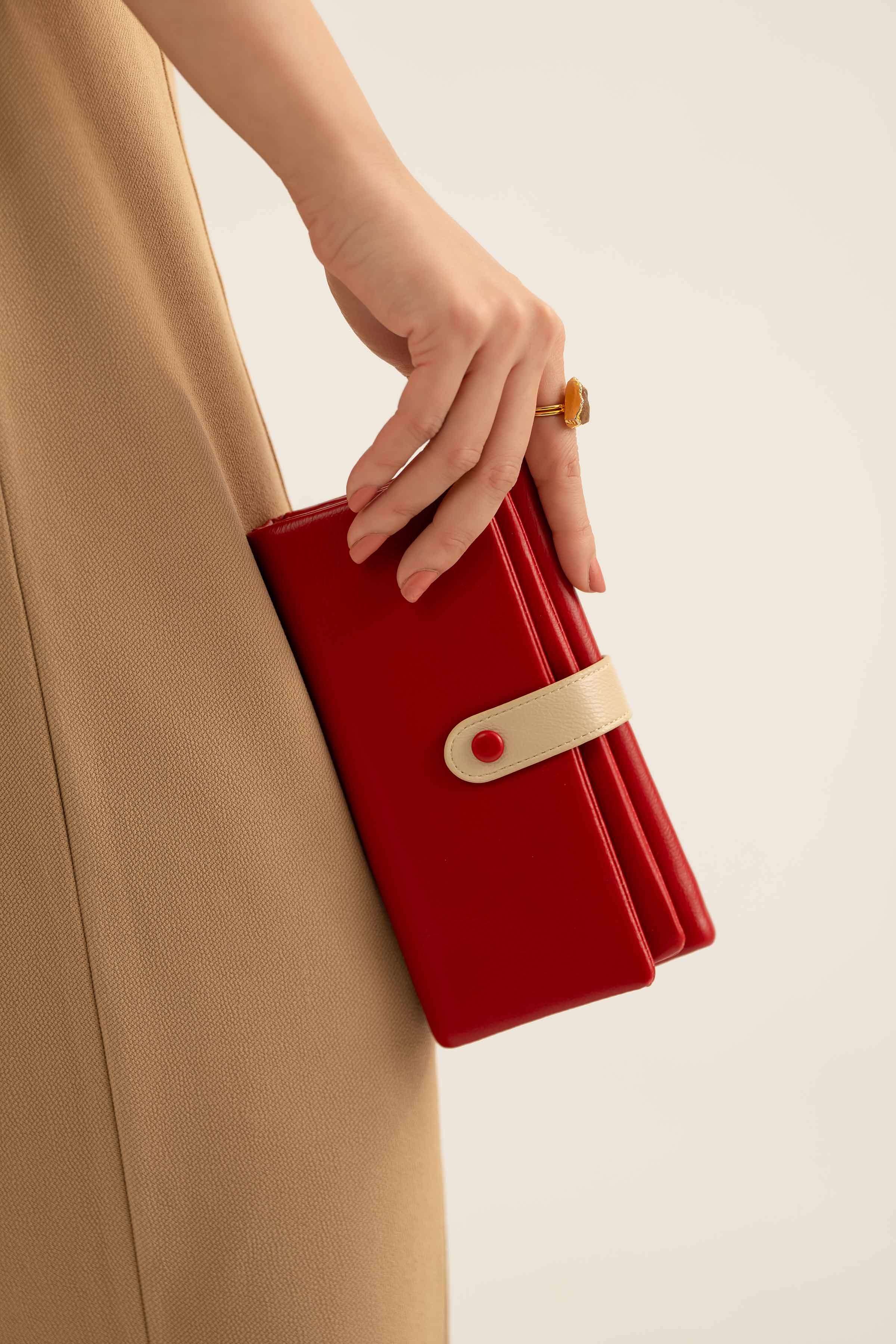 Red Wallet-441332101 for Women - Fashion Collection | Nishat | Shop Online