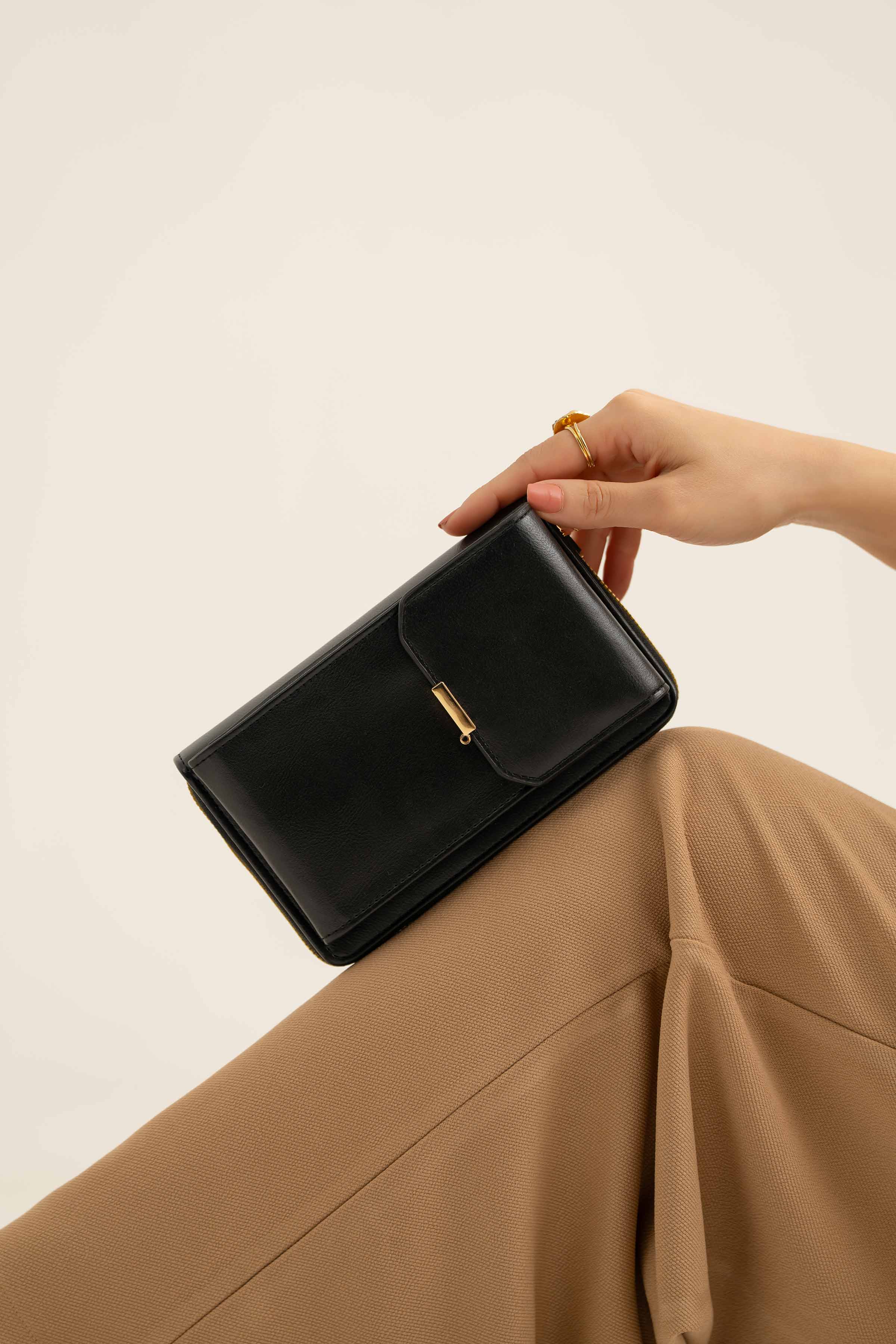 Black Phone Bag-441402103 for Women - Fashion Collection | Nishat | Shop Online