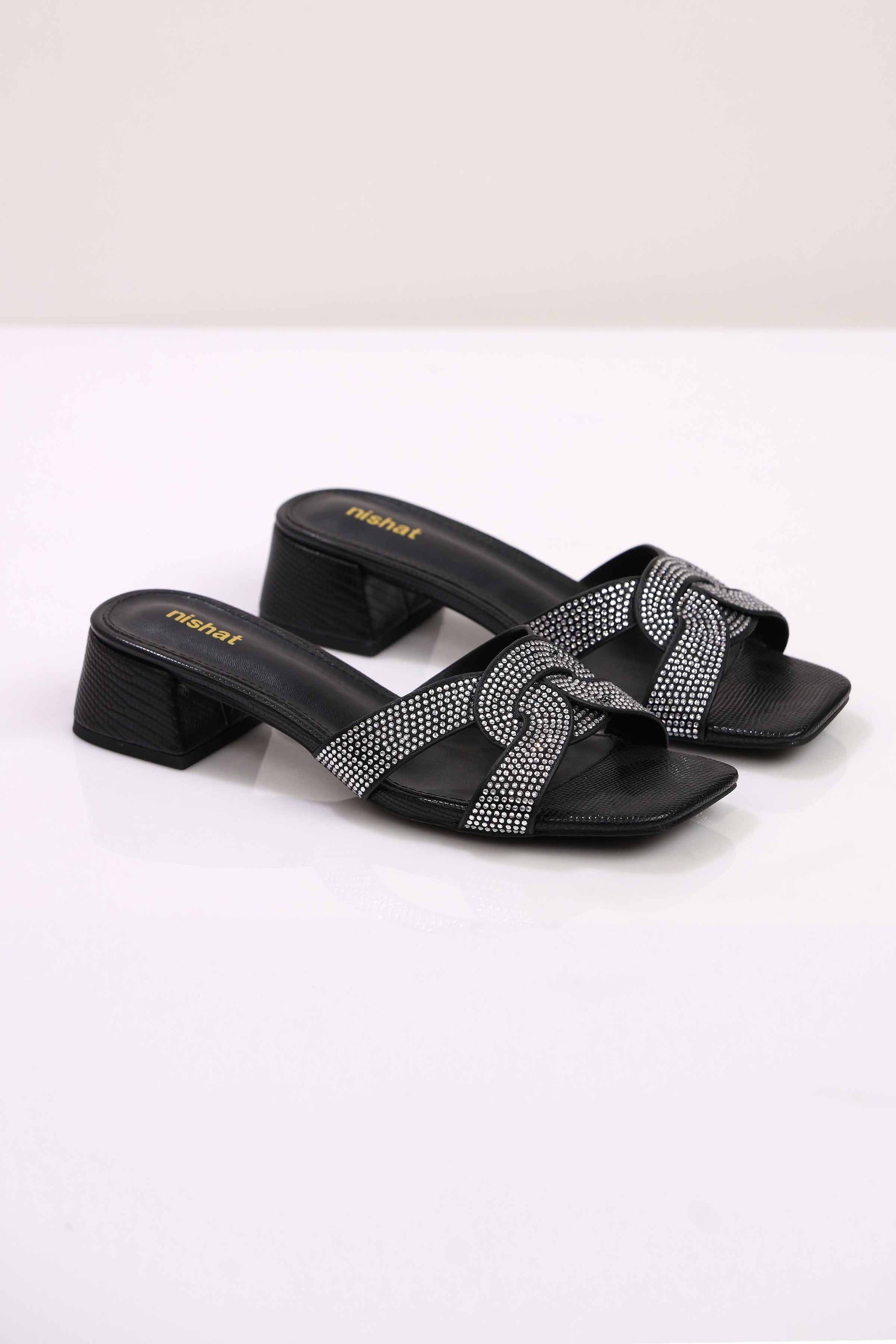 Black Wedge-443122903