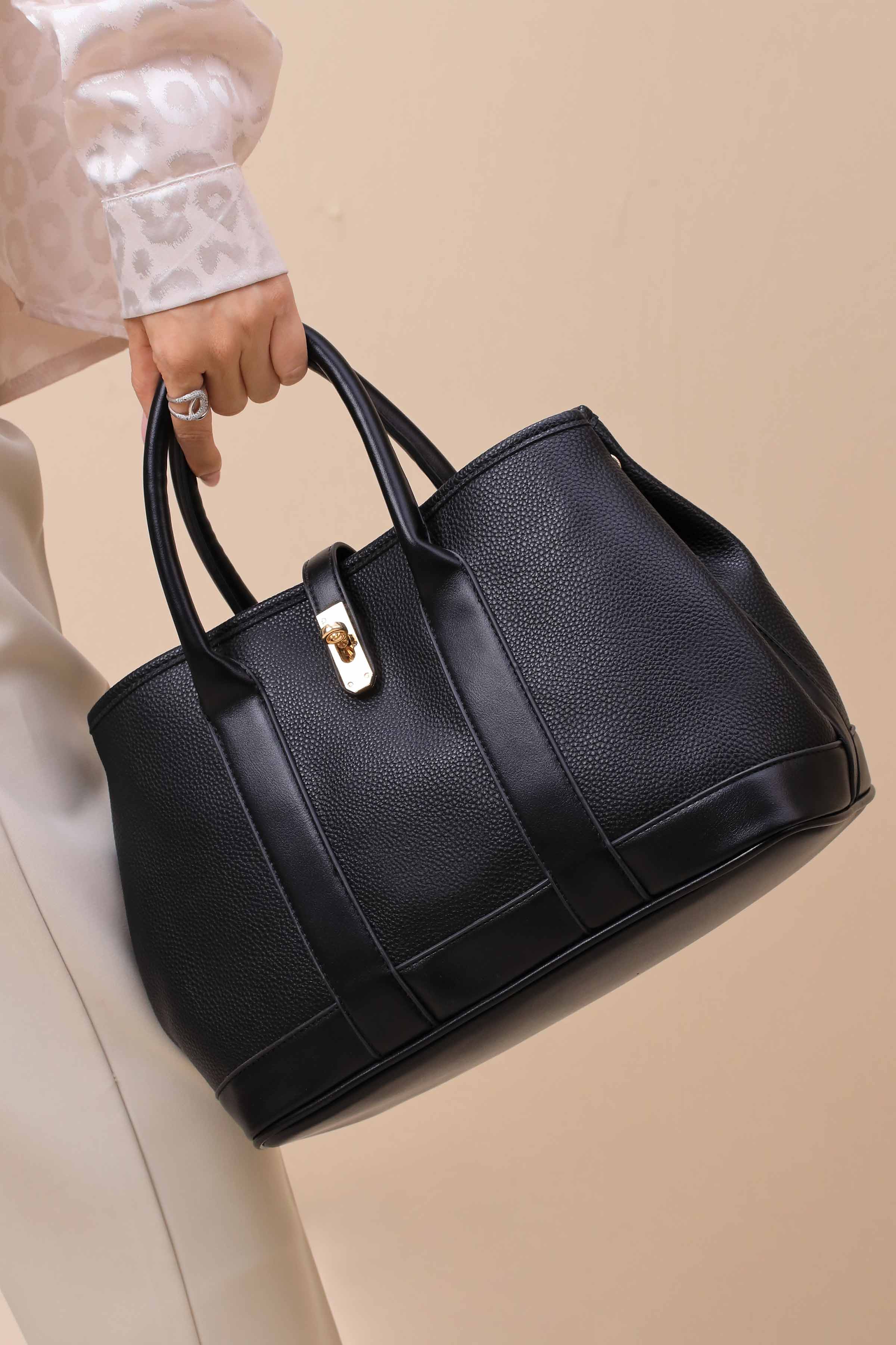 Black Shoulder Bag-444802103-for Women - Bag Winter Collection | Nishat | Shop Online