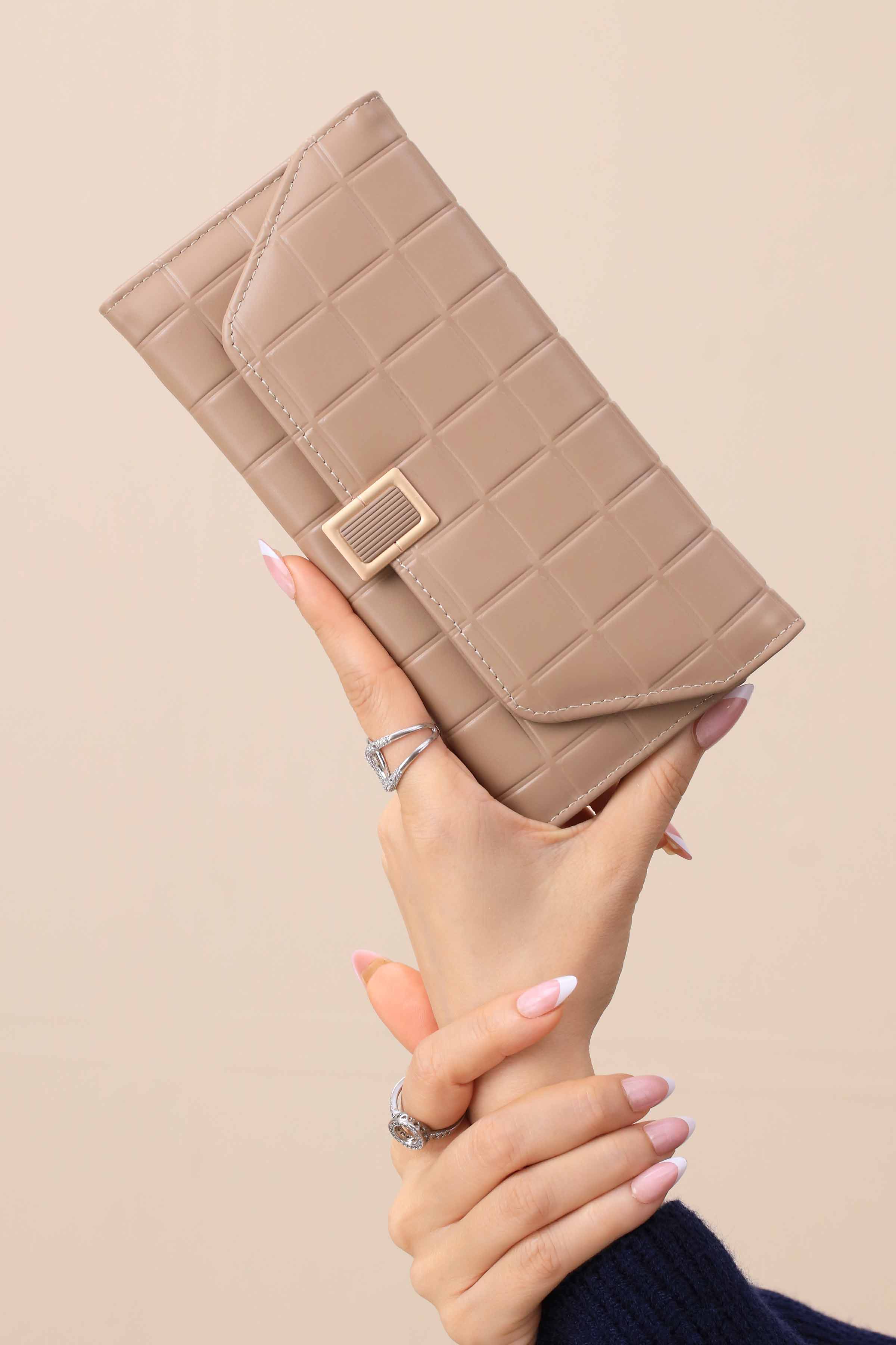 Camel Wallet-444952129