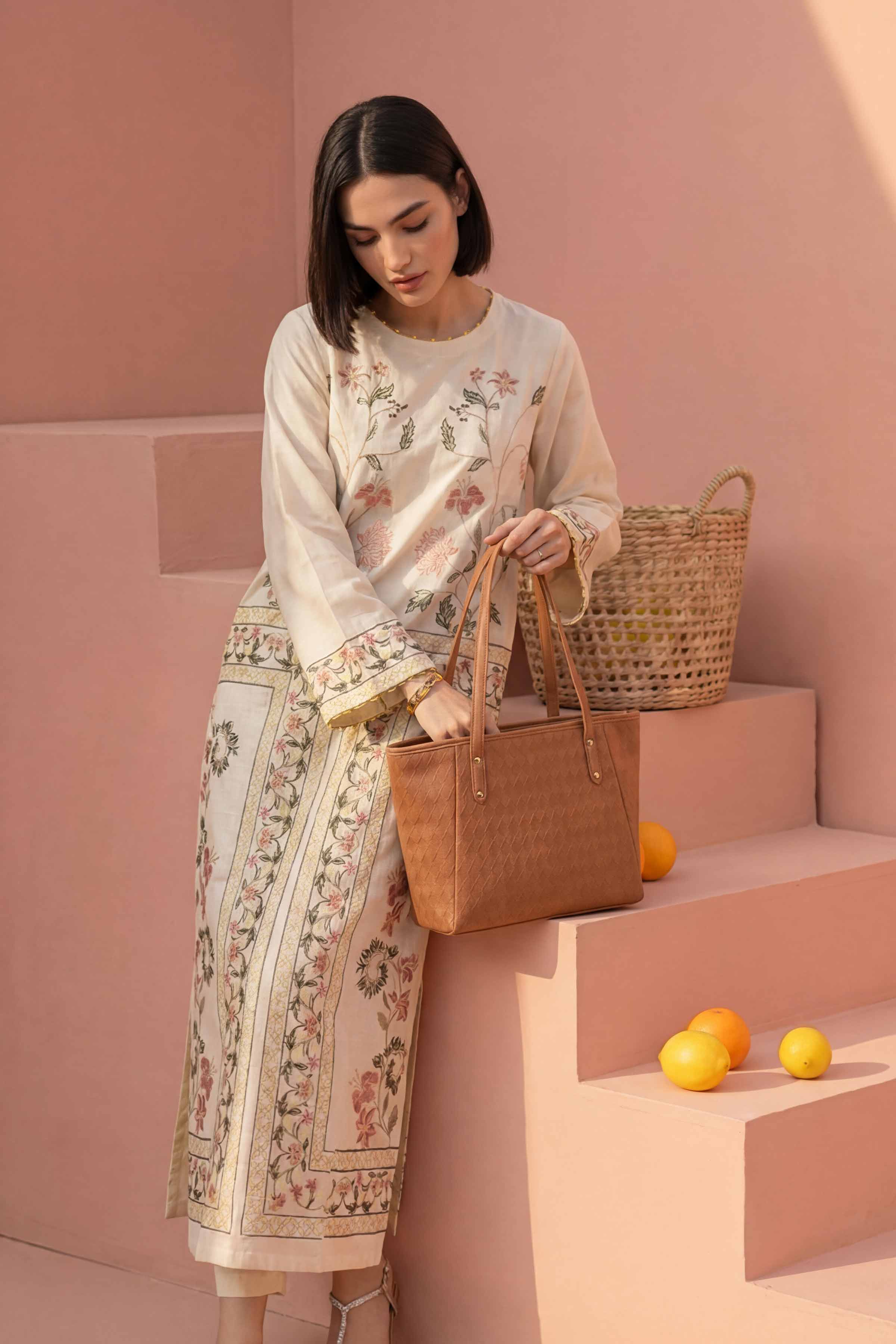 Brown Tote Bag-446842113