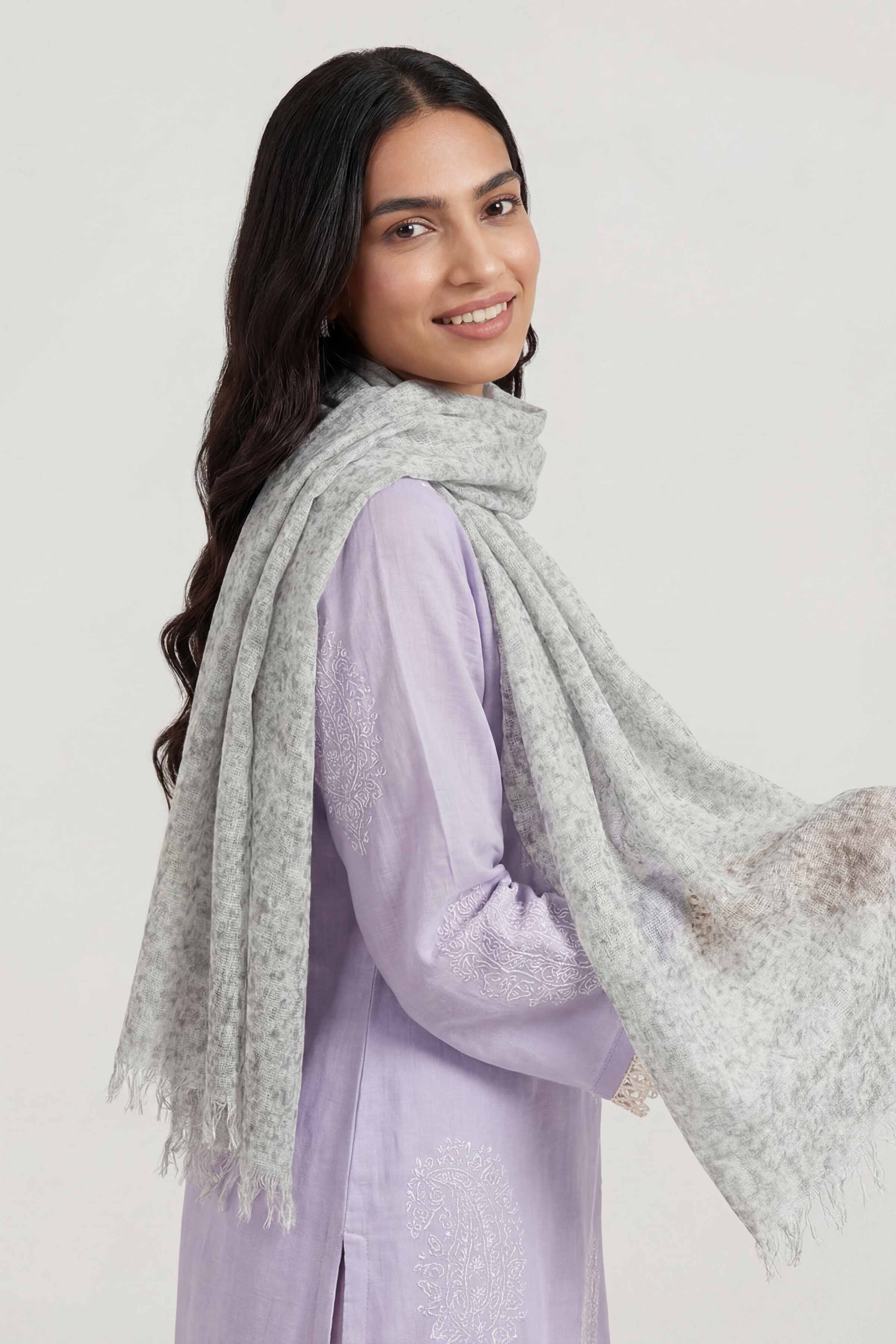 Green Women Scarf-447412104