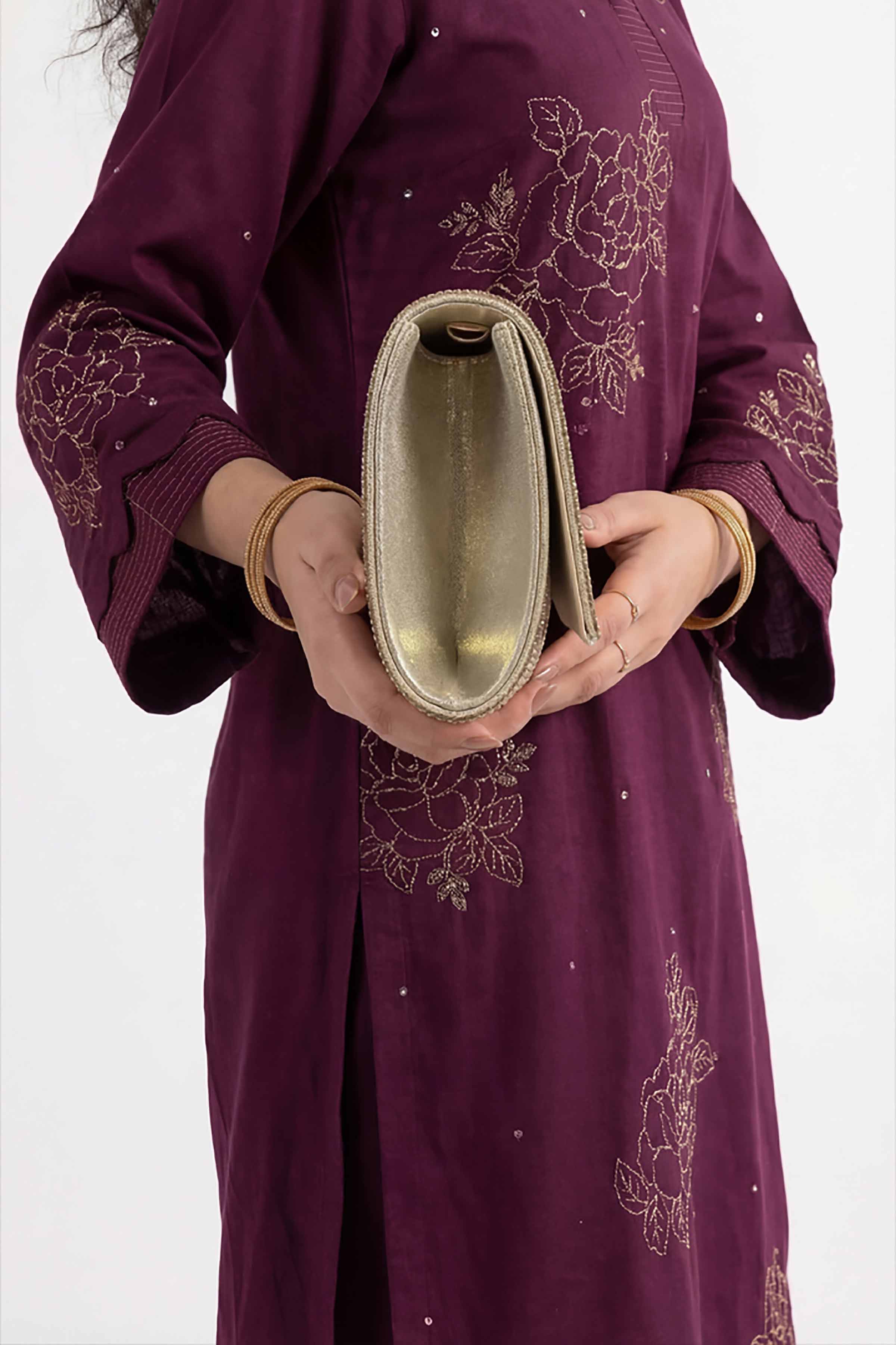 Gold Clutch-448652119