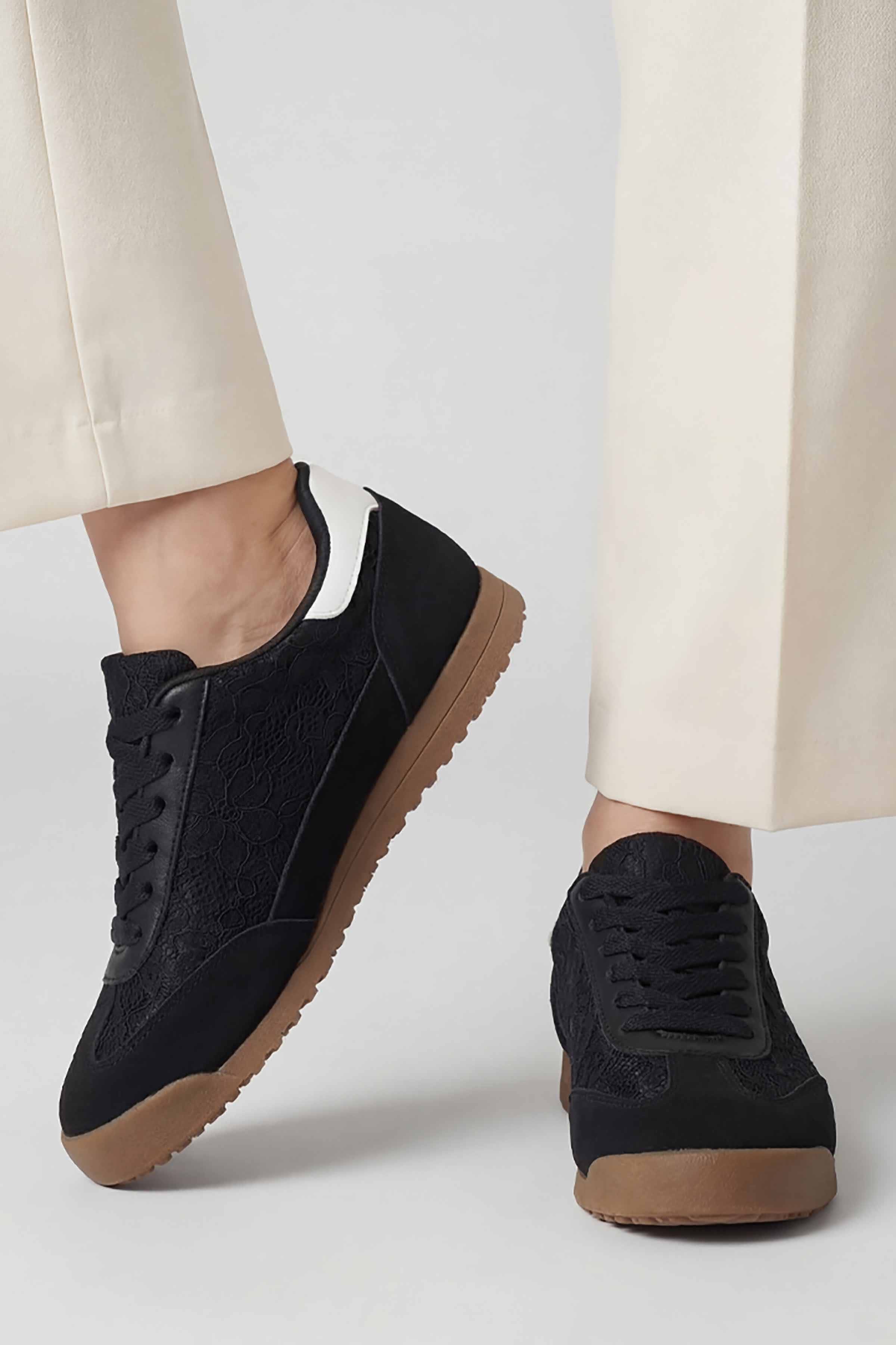 Black Canvas-449242903