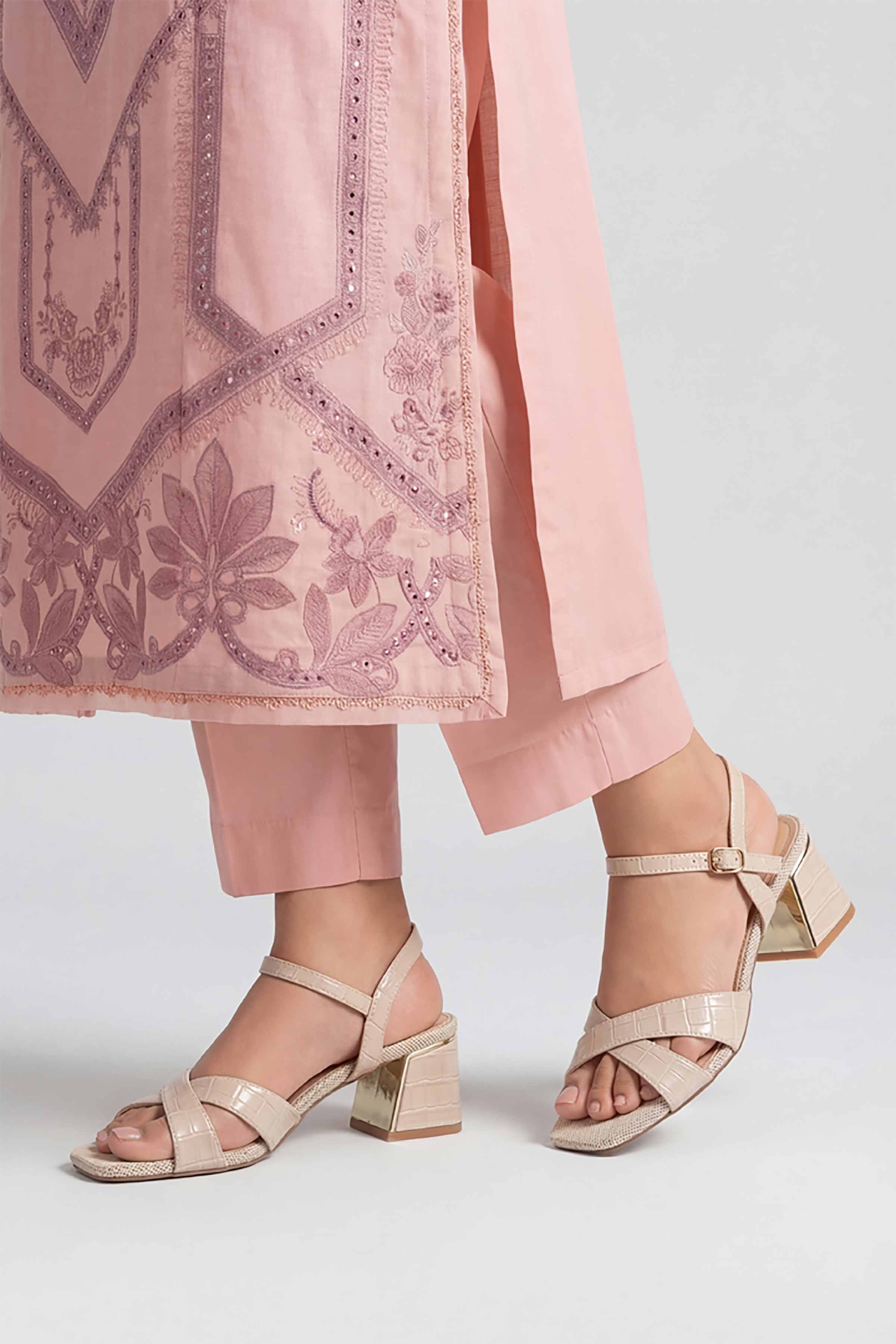 Beige Block Heels-449302918