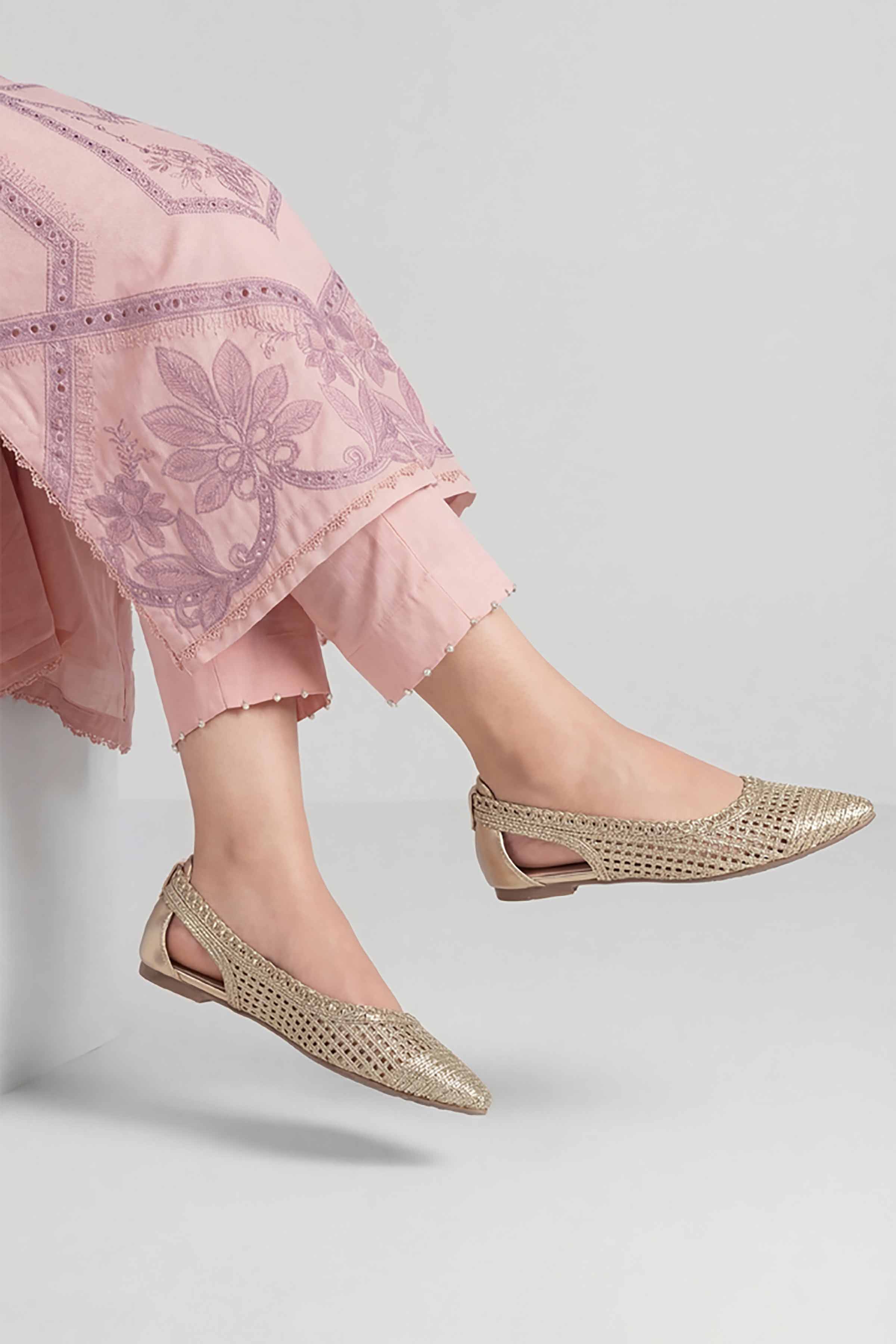 Gold Pumps-449322919