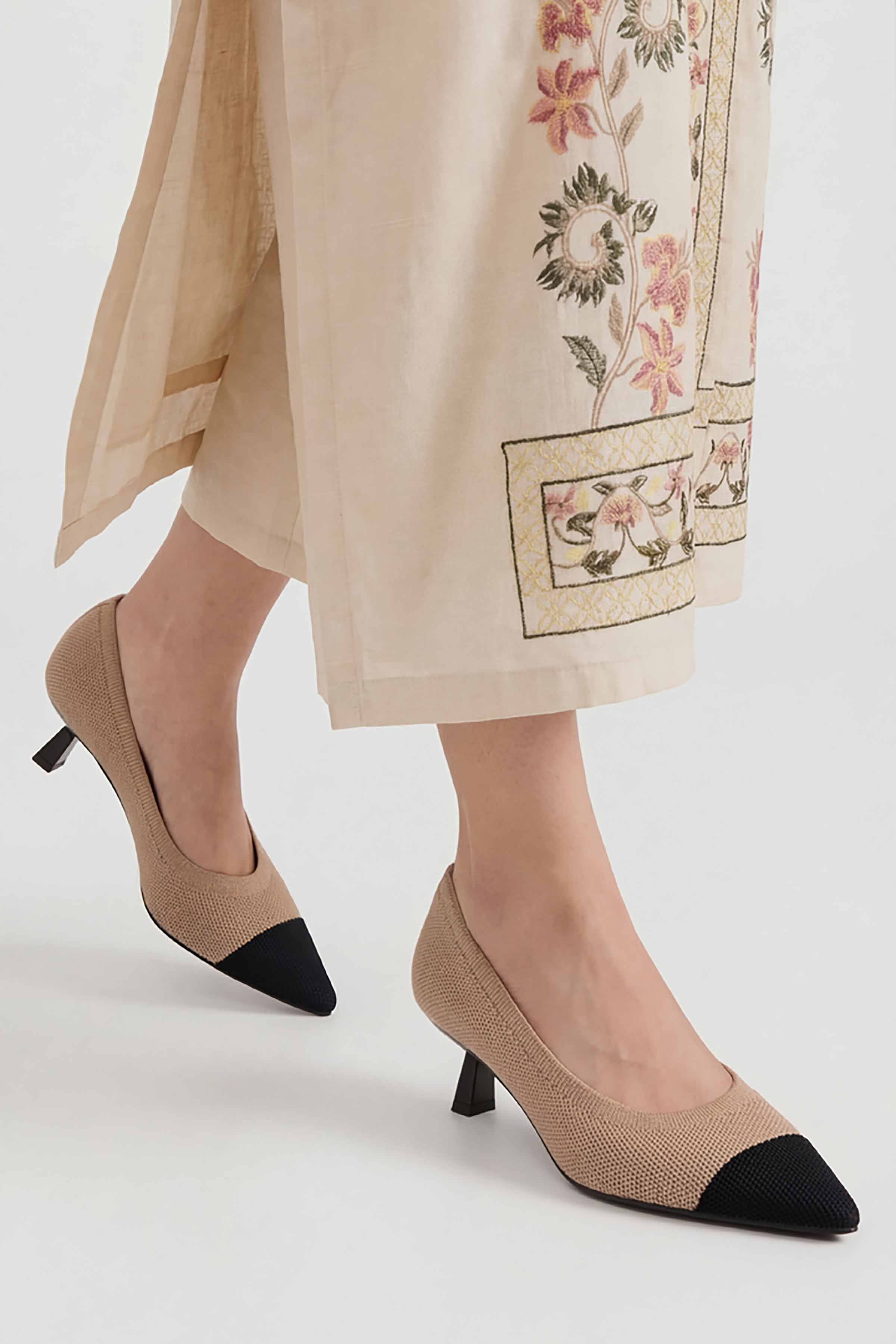 Black & Beige Heels-449352903