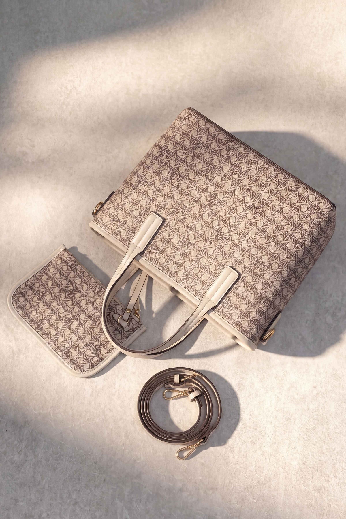 Off White Shoulder Bag-449372113
