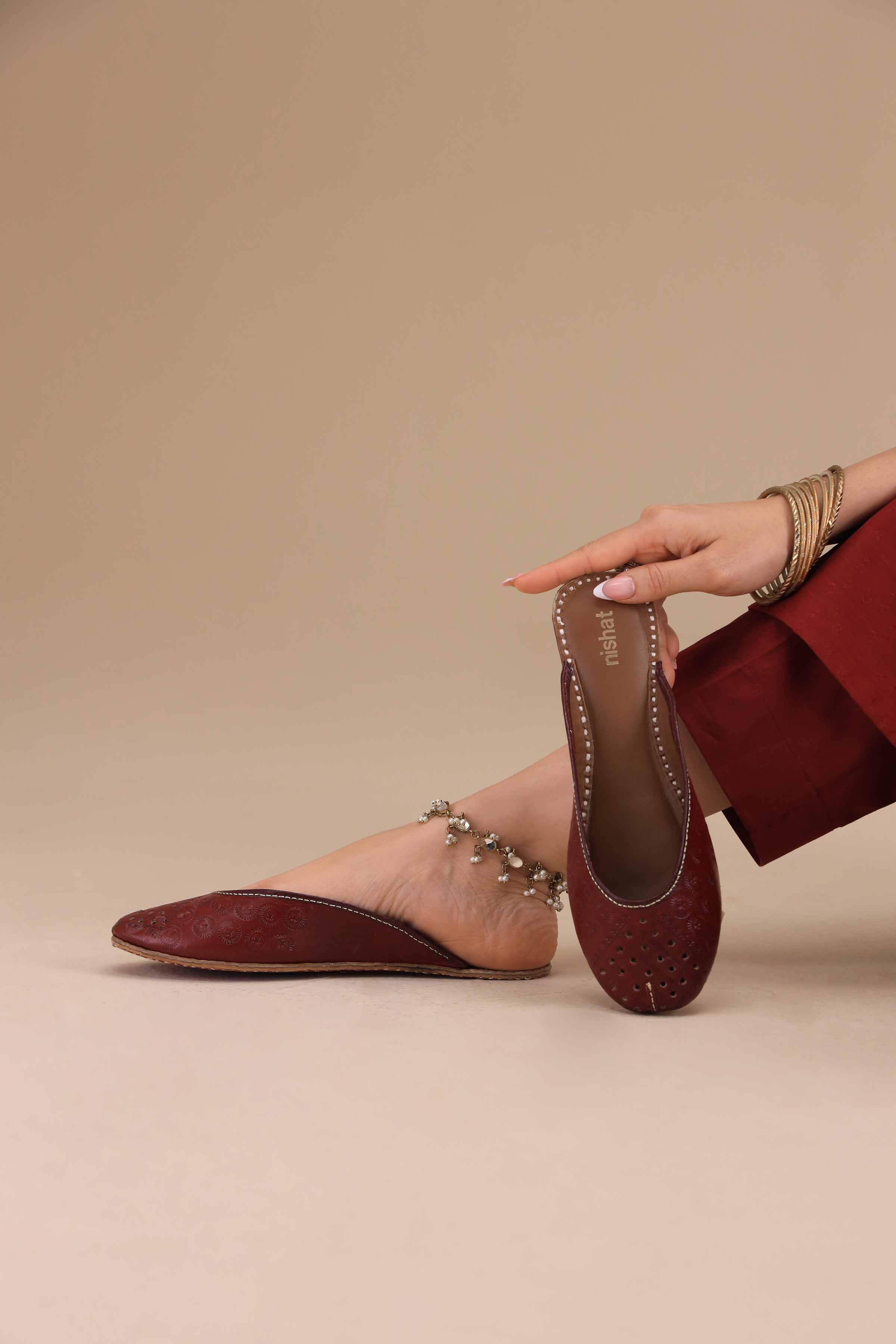 Maroon Khussa-1531183722