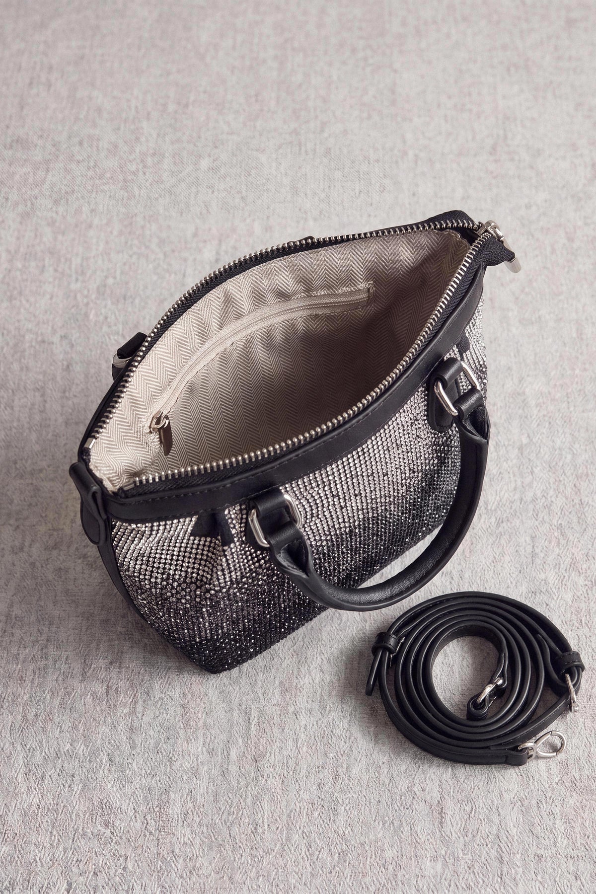 Black Clutch-1716962103