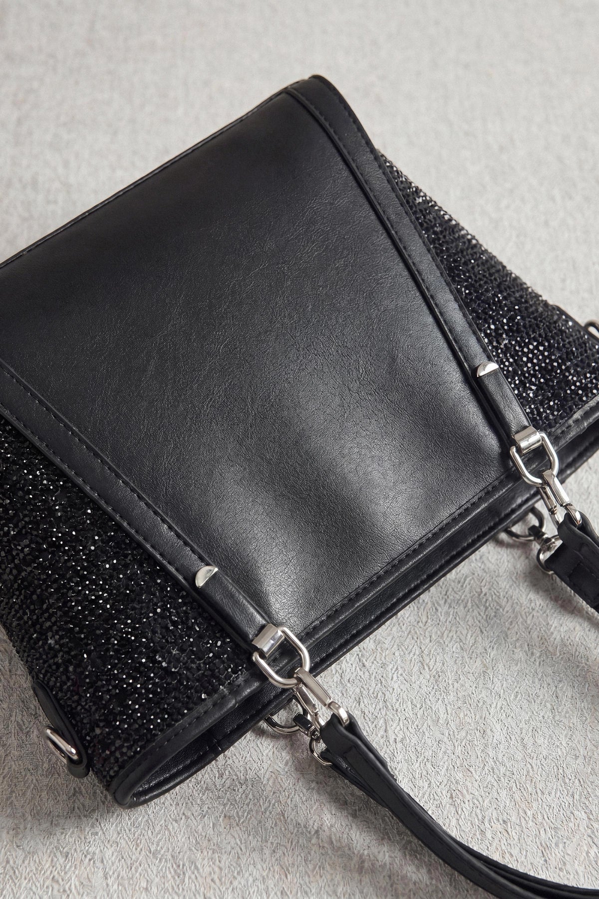 Black Clutch-1716972103