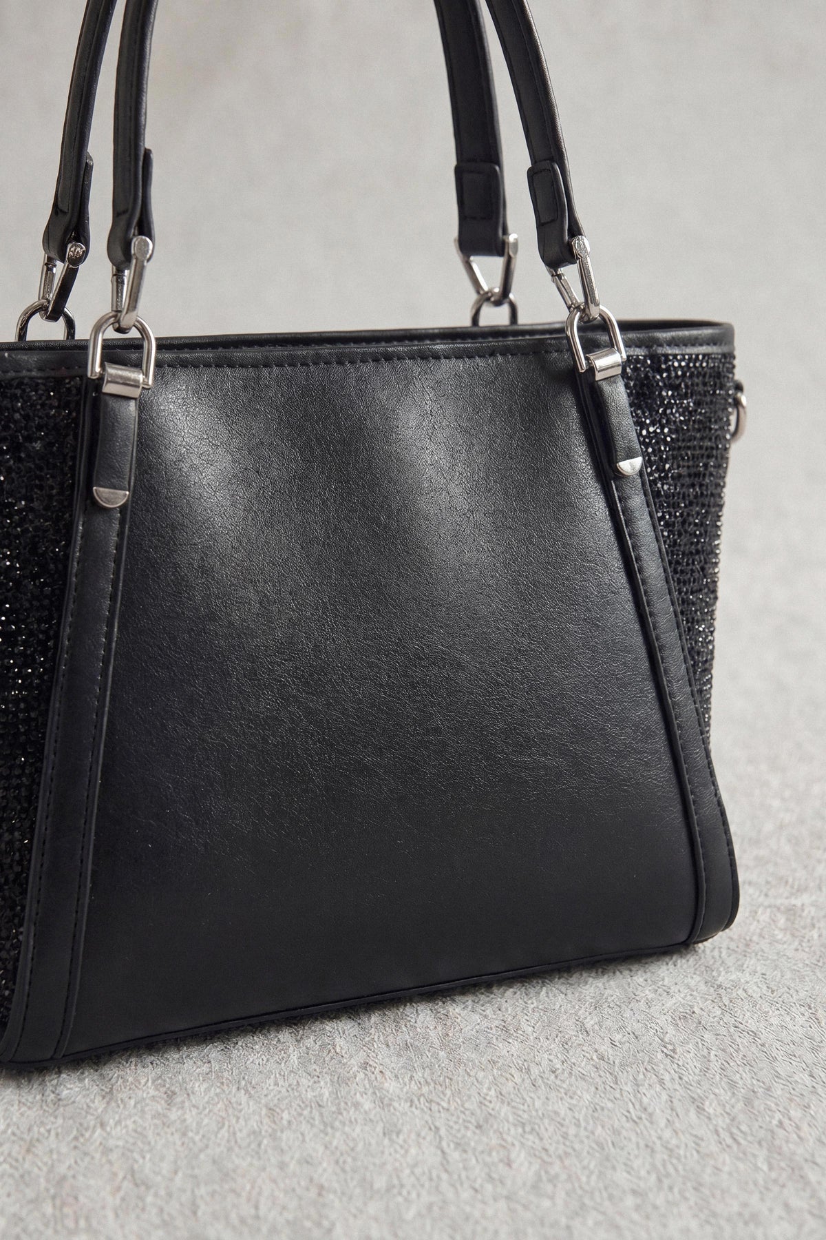 Black Clutch-1716972103