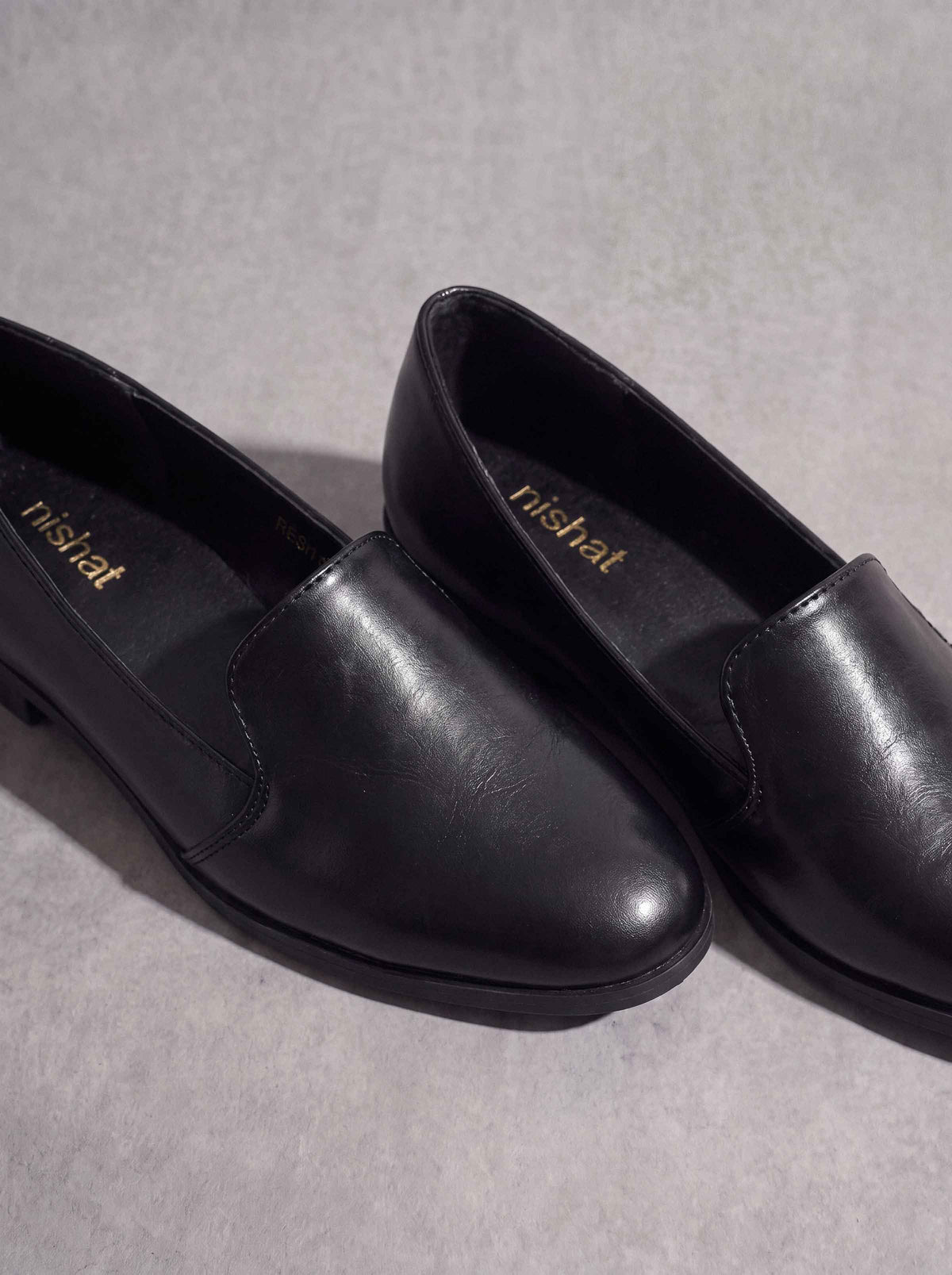 Black Pumps-1717612903