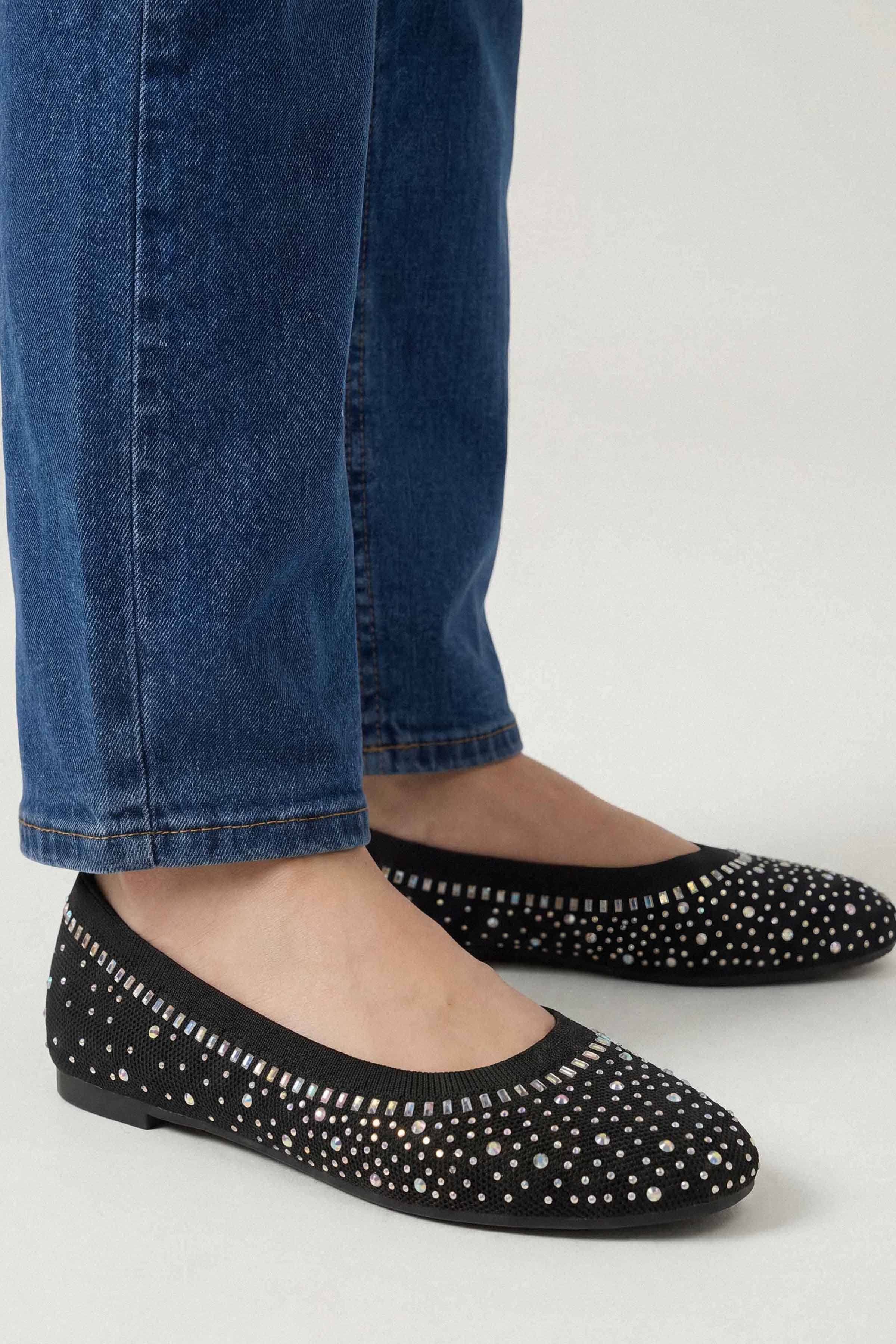 Black Pumps-1717622903