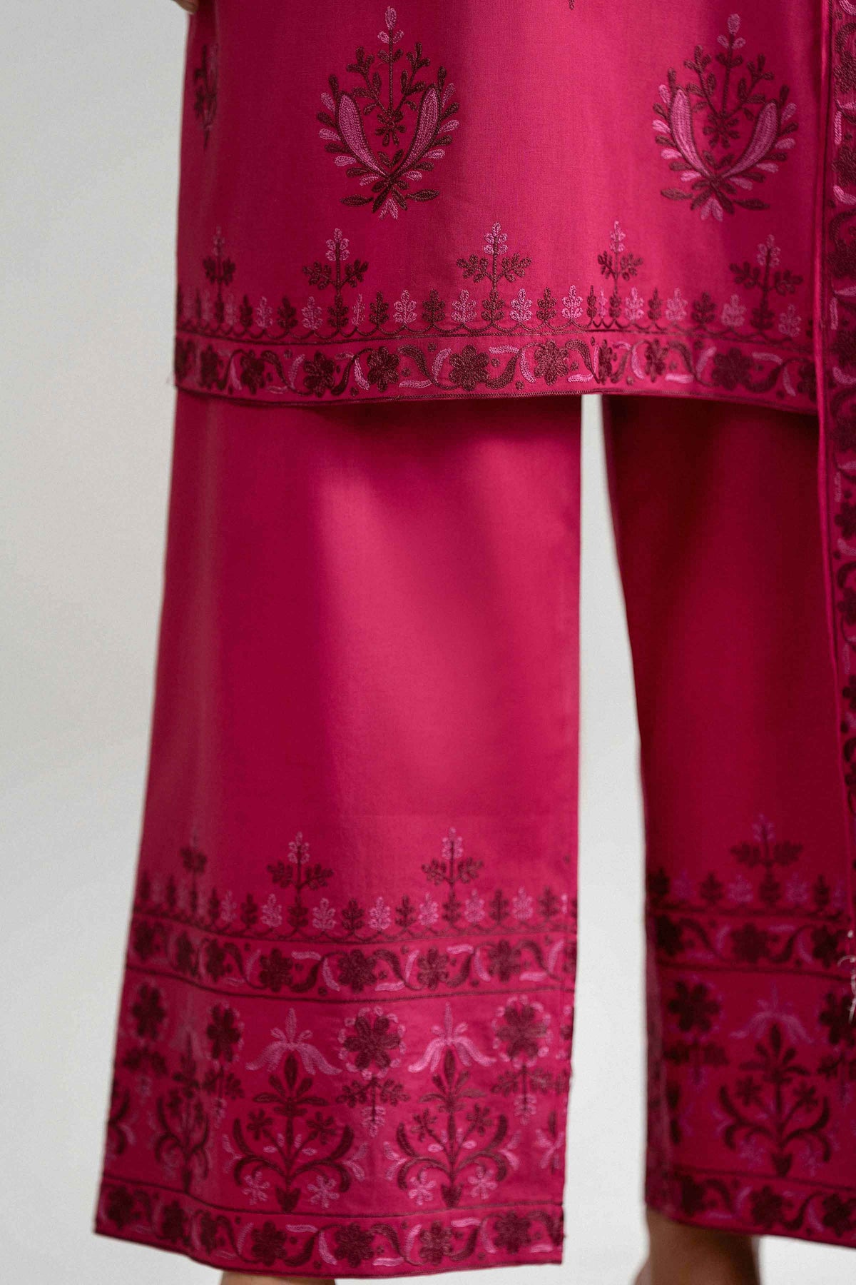 3 Piece - Embroidered Suit - 42619538