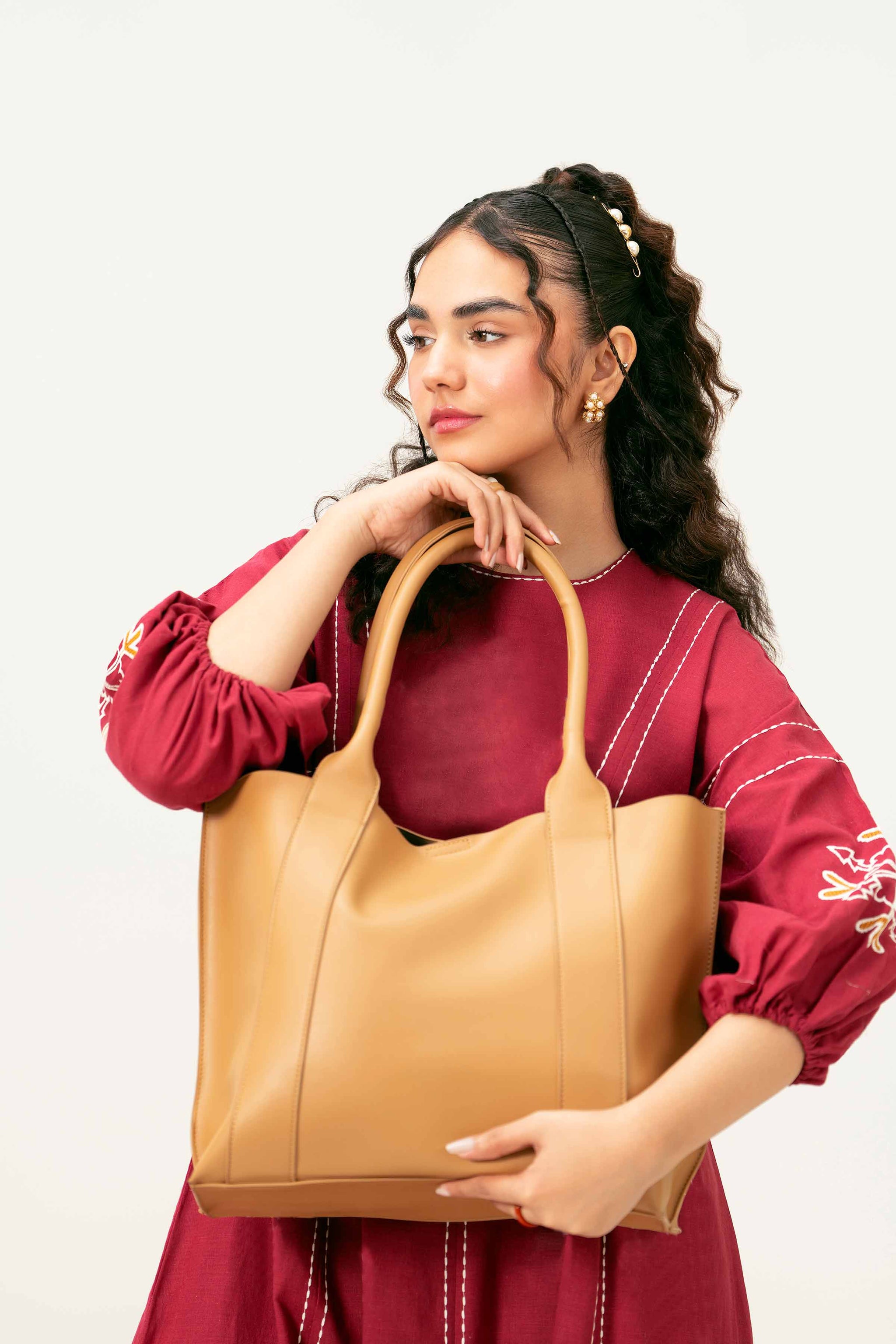 Camel Hand Bag-441212118