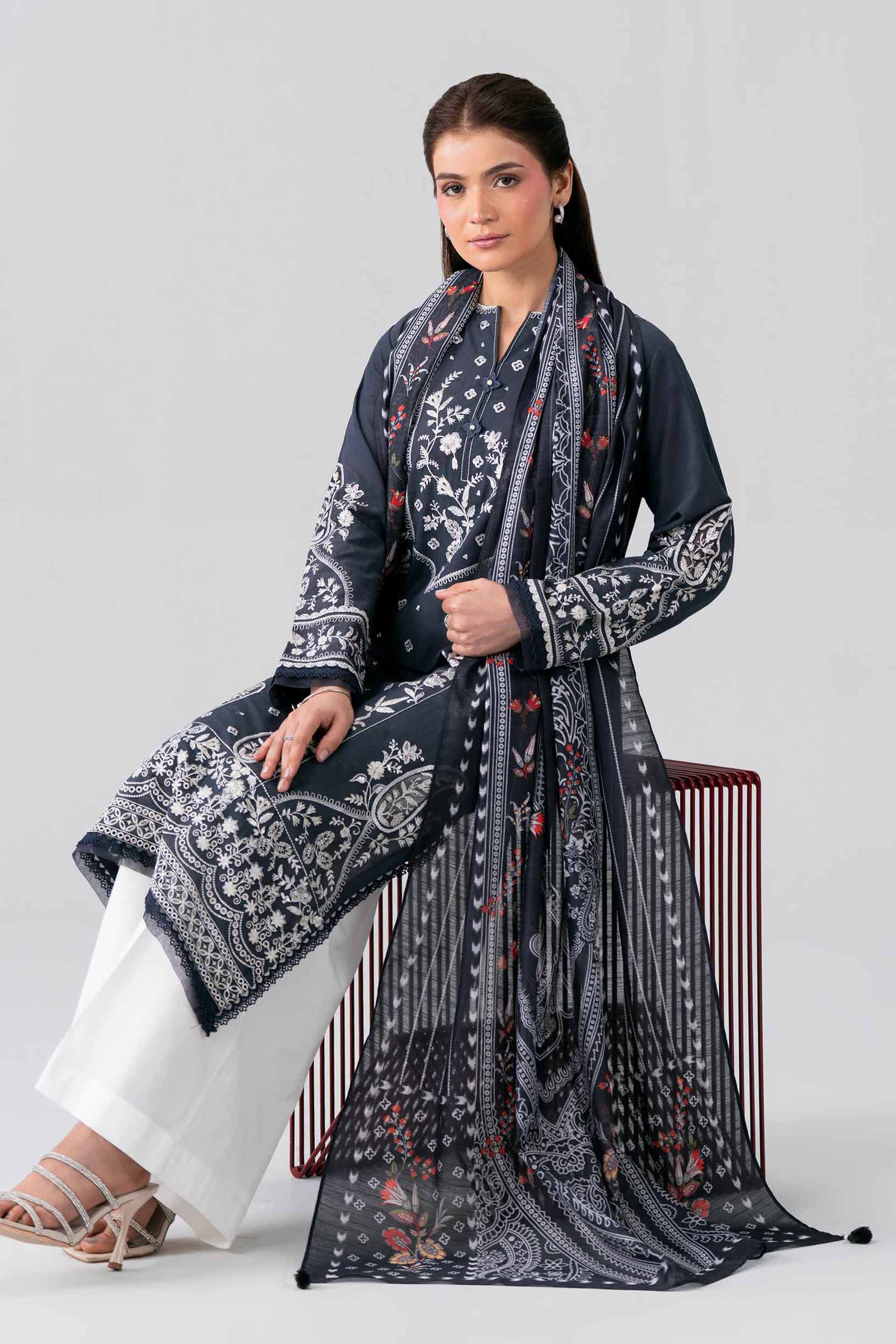 2 Piece - Embroidered Suit - PE26-132