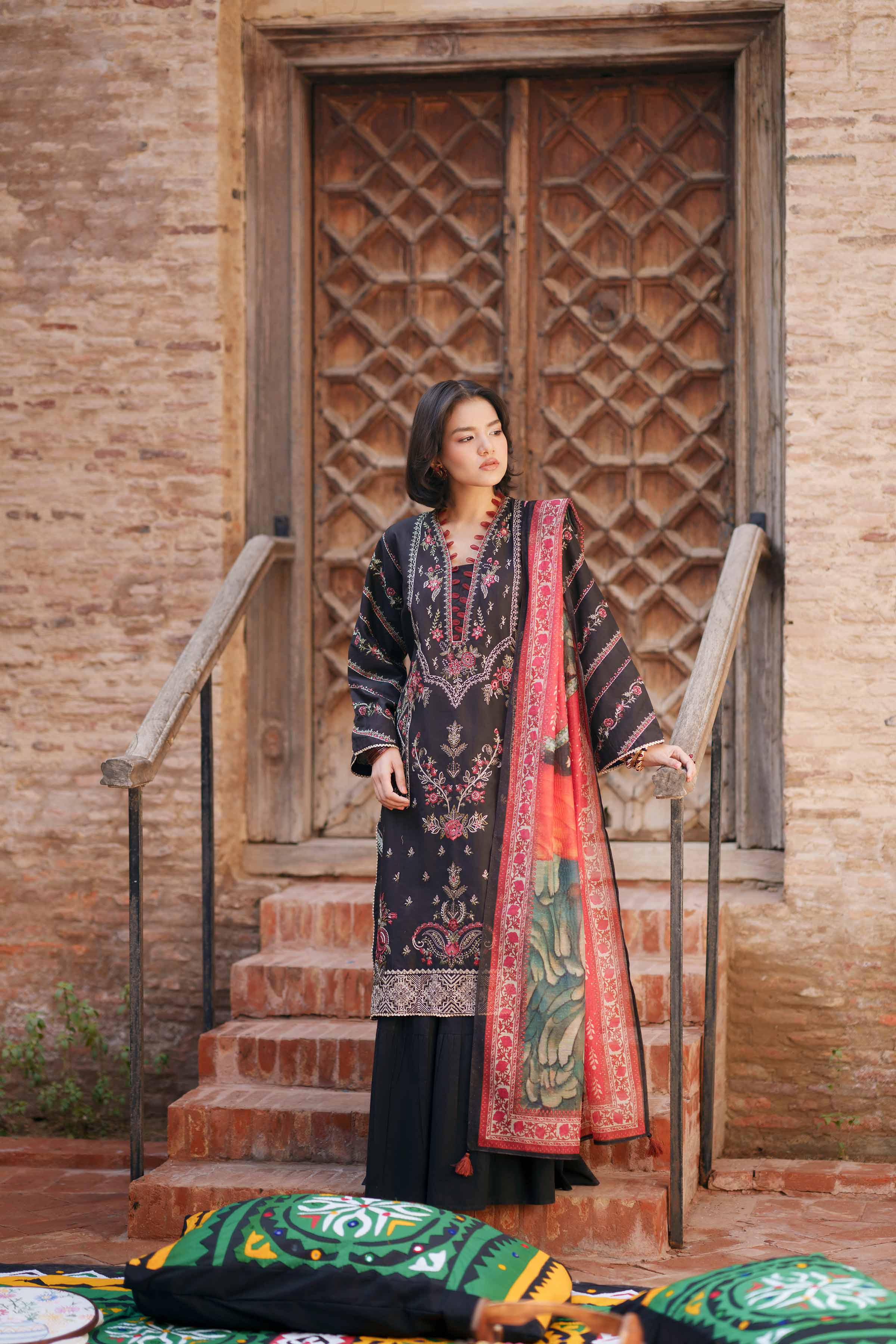 2 Piece - Embroidered Suit - PE26-144