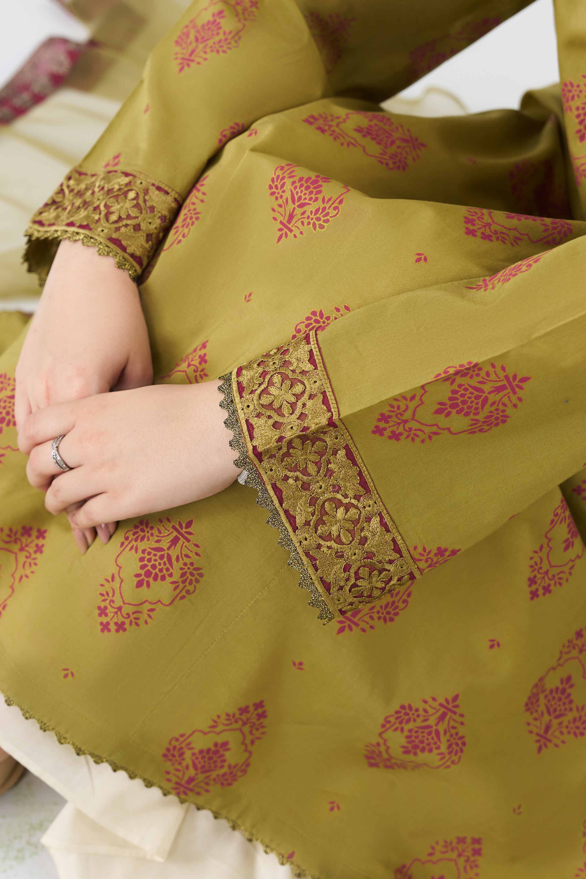 2 Piece - Embroidered Suit - PE26-439