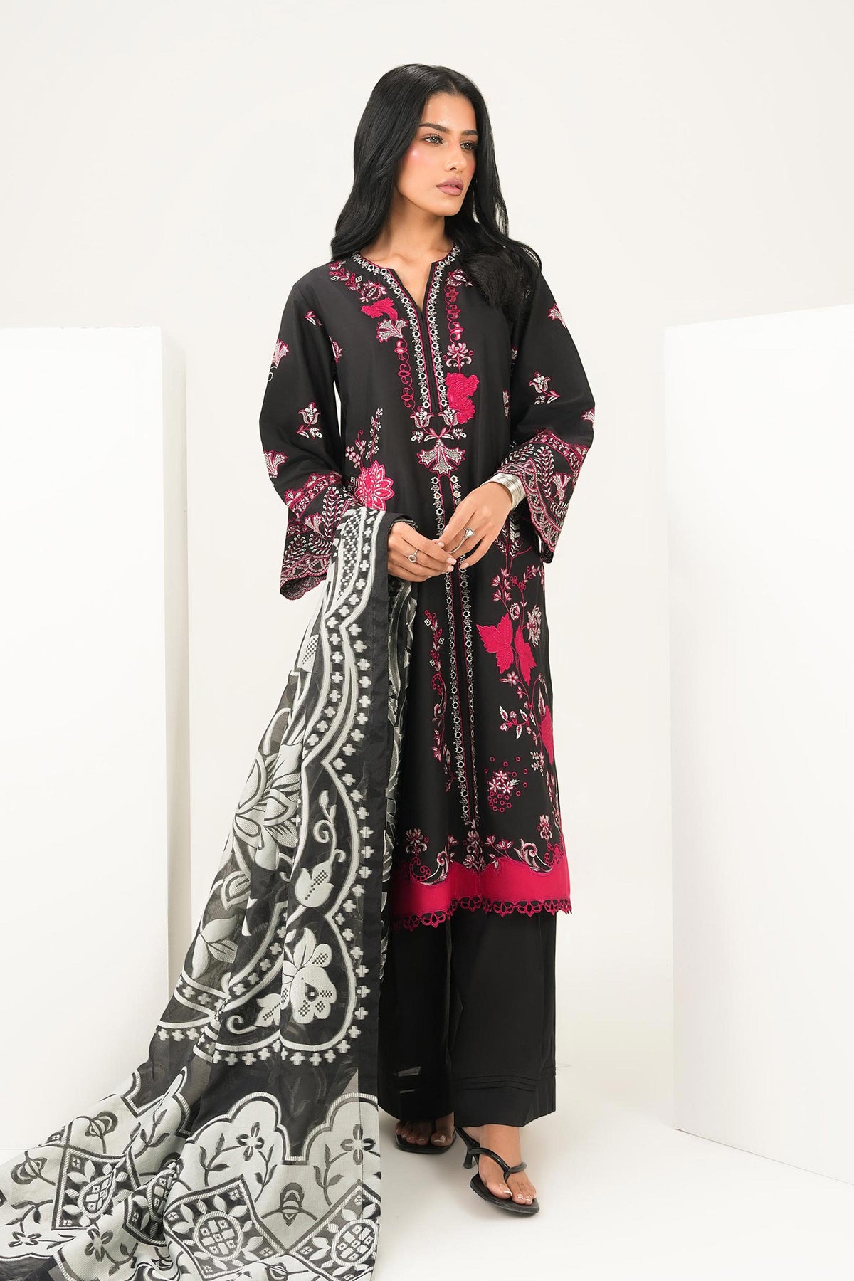 3 Piece - Embroidered Suit - PE26-547