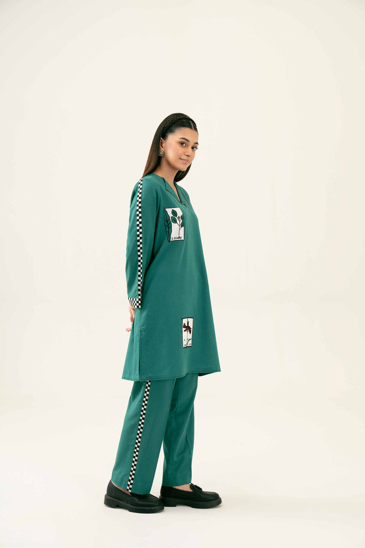 2 Piece Embroidered Emerald Karandi Winter Suit