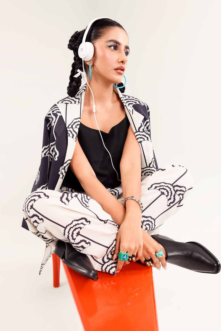 2 Piece Black & White Printed Karandi Winter Suit