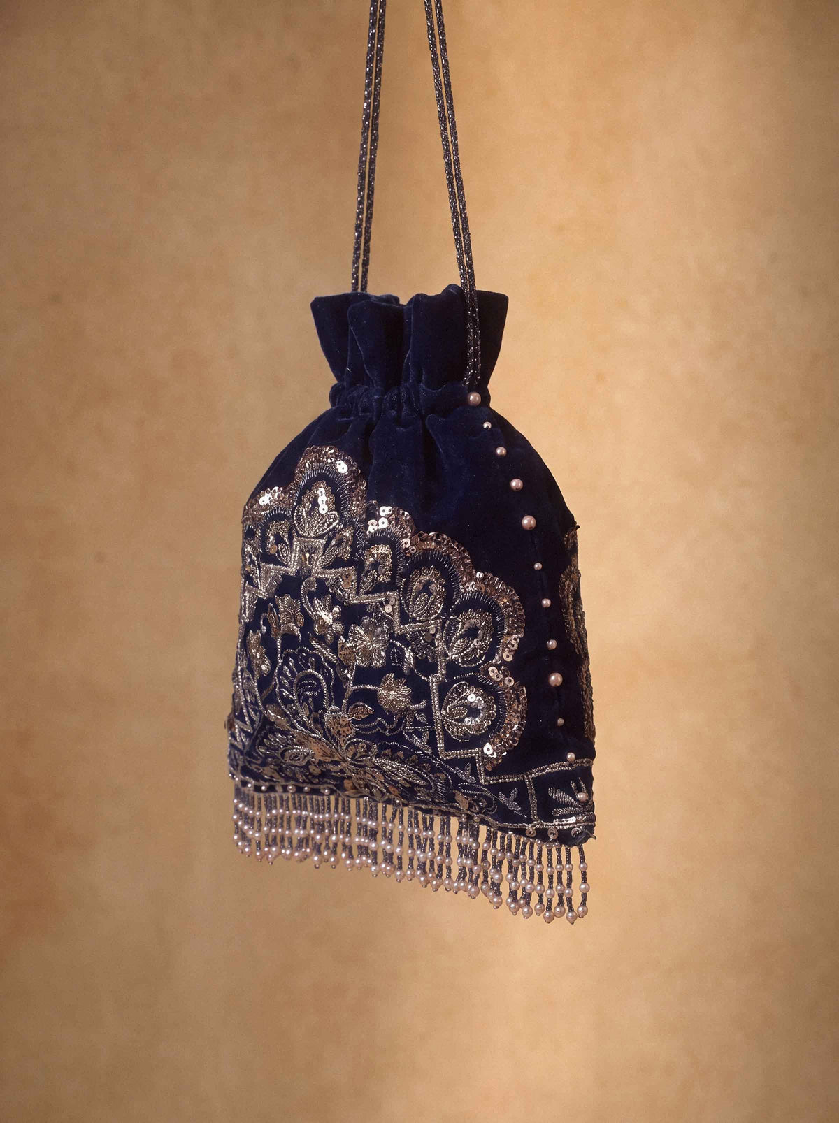 EMBROIDERED POUCH - ST1PE-BOUT26WV1-6 for Women - Boutique Collection | Nishat | Shop Online 