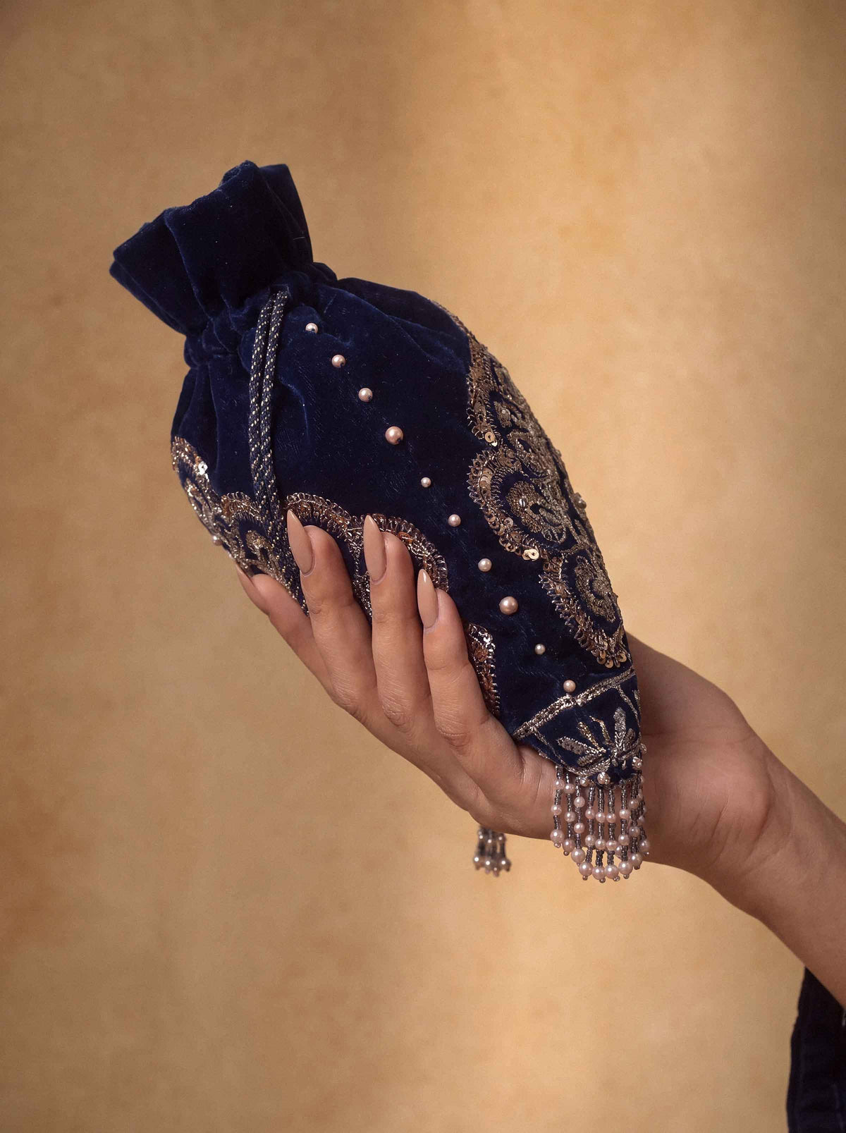 EMBROIDERED POUCH - ST1PE-BOUT26WV1-6 for Women - Boutique Collection | Nishat | Shop Online 