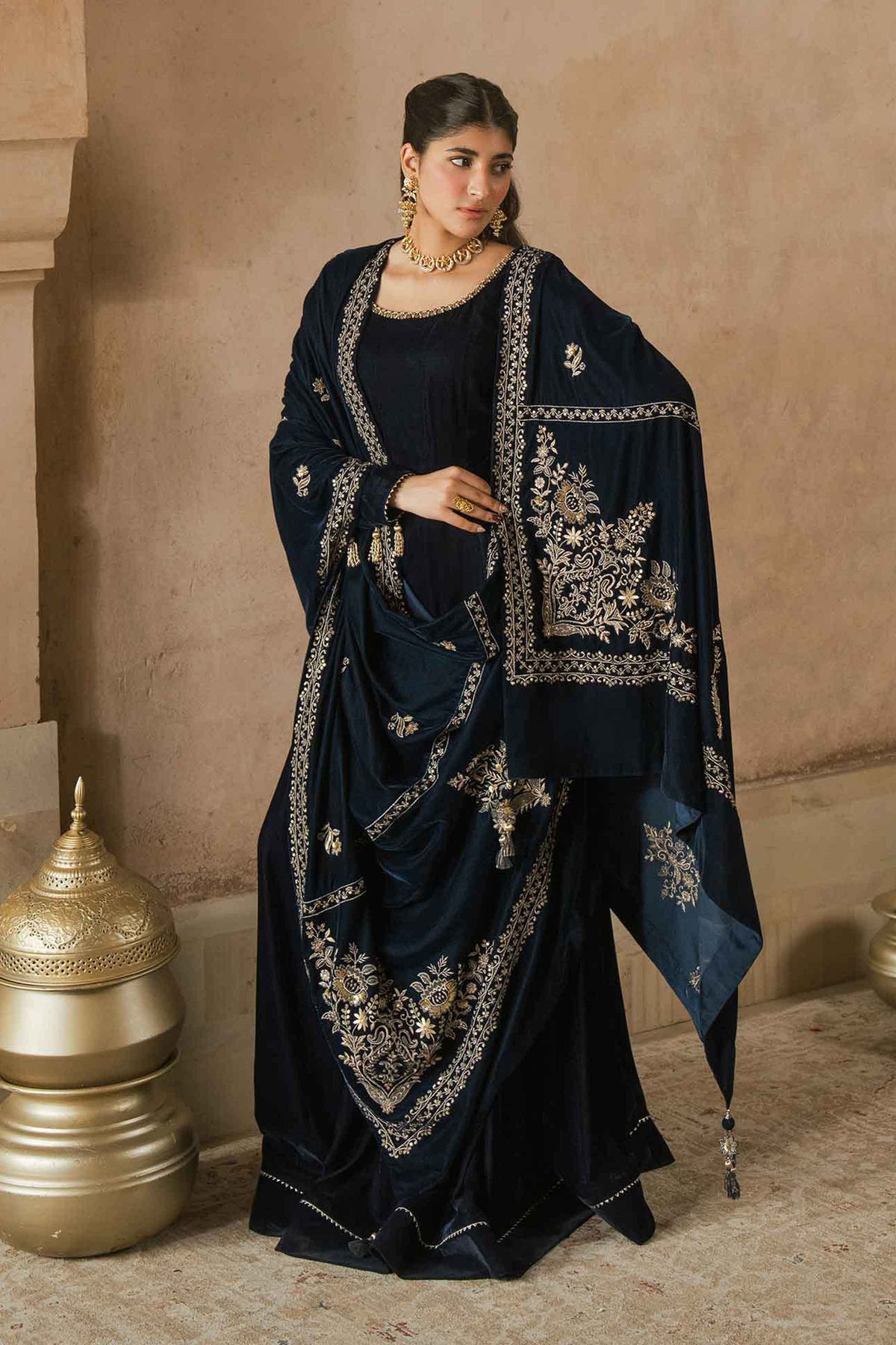 EMBROIDERED SHAWL - ST1SE-LUXE26WV1-8
