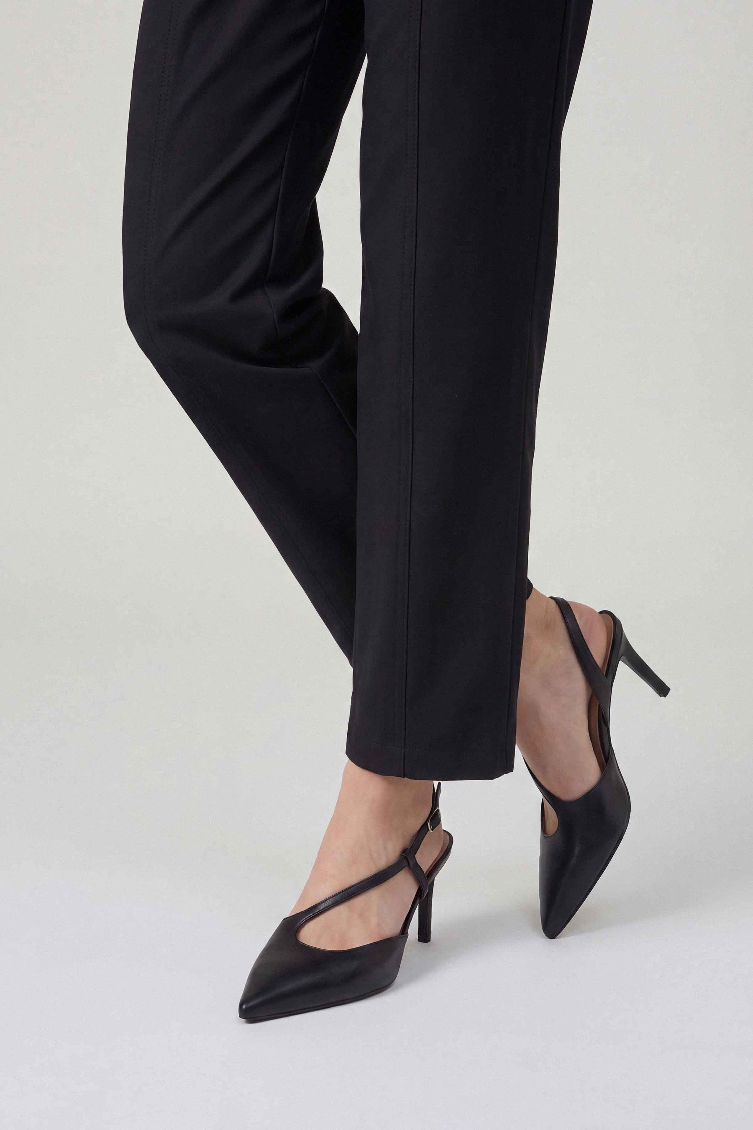 Retail Price: 2,490/-PKR