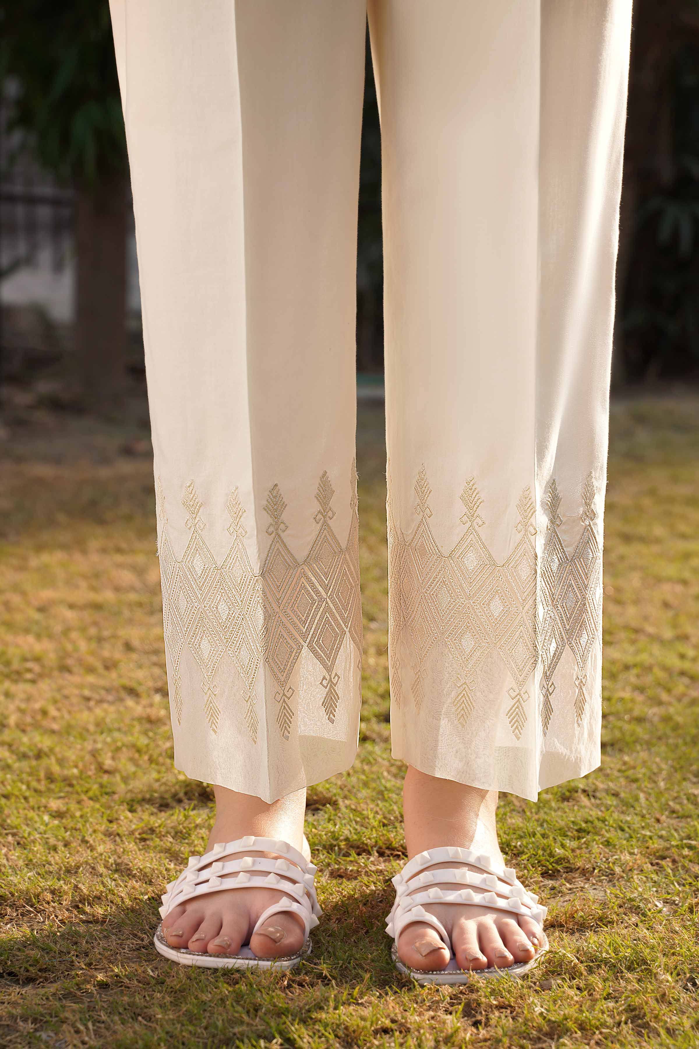 Coat & Pant 2 Piece Suits - Nishat Linen Winter Formal Dresses Velvet  Shawls & Jackets (2) - StylesGap.com